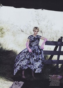 Lindbergh_US_Vogue_October_2010_03.thumb.jpg.b11f18e6a91e8b9f979a248f73f81859.jpg