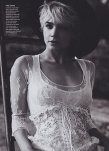 Lindbergh_US_Vogue_October_2010_04.thumb.jpg.b4bcb425940872a530e6b51c07a34e02.jpg