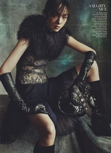 Meisel_US_Vogue_August_2011_04.thumb.jpg.8a3e29108183a3a33c0a3d5ea32a5c5d.jpg