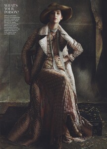 Meisel_US_Vogue_August_2011_05.thumb.jpg.723fbf77b64f2f622bf7b1e586bb538d.jpg