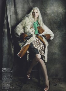 Meisel_US_Vogue_August_2011_09.thumb.jpg.3a45e487274f1dd1fe95b79c0c912903.jpg