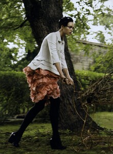 Meisel_US_Vogue_December_2006_09.thumb.jpg.a83bb8ca331ca414034a6d0f33c9fe6c.jpg