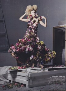 Meisel_US_Vogue_May_2011_04.thumb.jpg.c5c9121babedc04c060958bc61f0b814.jpg