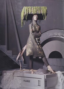 Meisel_US_Vogue_May_2011_06.thumb.jpg.f7eb2ff07f86e6c9156c673614b1bf77.jpg