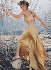 Mighty_Klein_US_Vogue_March_2003_08.thumb.jpg.d96cf579cf2f8dcea91f0bd898f0e385.jpg