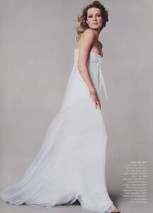 Munro_US_Vogue_March_2002_02.thumb.jpg.12e2229878c2012a3bb9b45575046b54.jpg
