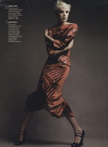 Perfect_Demarchelier_US_Vogue_March_2007_07.thumb.jpg.cf449e7550dffe0c4957310769219577.jpg