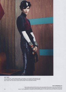 Pieced_McDean_US_Vogue_August_2011_03.thumb.jpg.9669e2b8cb21df557f7c5da677e82b4e.jpg