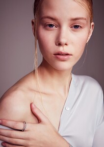 Remi-Pyrdol-Newest-Beauty-Editorial-With-Amalie-Schmidt-and-Eliza-Hartmann-5.jpg