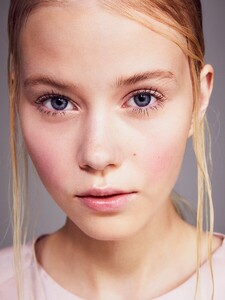 Remi-Pyrdol-Newest-Beauty-Editorial-With-Amalie-Schmidt-and-Eliza-Hartmann-6.jpg