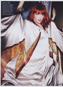 Revel_Testino_US_Vogue_July_2011_01.thumb.jpg.0cc563df35dfee8cf4aeedab2de83220.jpg