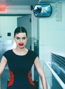 Risky_Klein_US_Vogue_May_2008_02.thumb.jpg.861364cc2c154eaea173fbe196cb1826.jpg