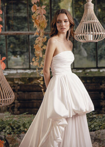Savannah_with_skirt1.jpg