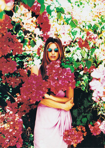 Shana_TropicOfColourHarpersQueenUKJuly93-05.thumb.jpg.f028301b4d64b1695869350961918692.jpg