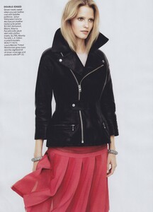 Sims_US_Vogue_December_2011_03.thumb.jpg.296f5fd17d91c22bf54655238c5db9f7.jpg