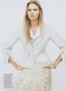 Sims_US_Vogue_December_2011_04.thumb.jpg.58aba1b2dd640fa5775b0546113452dd.jpg