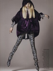 Sims_US_Vogue_February_2007_07.thumb.jpg.2c573b8e2f174833f62ffa7f097dfc82.jpg