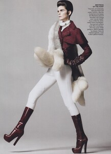 Sims_US_Vogue_October_2011_05.thumb.jpg.8e635154cada4e598c3f9b4d214f3aa1.jpg