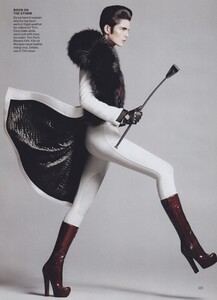 Sims_US_Vogue_October_2011_06.thumb.jpg.bd9885a5b26d13f6a9d7b7d3bf999e0c.jpg