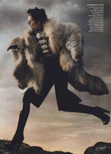 Sims_US_Vogue_October_2011_07.thumb.jpg.f4239994c9d737e64a930a7ebfd10195.jpg