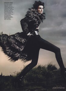 Sims_US_Vogue_October_2011_10.thumb.jpg.c0b5310aa1ce4a397a808a32e8d02022.jpg