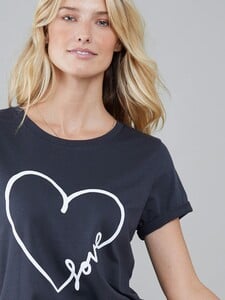 South-Parade-t-shirt-Love-Heart-black-2_2400x.jpg