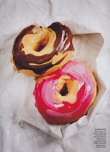 Sweet_Walker_US_Vogue_April_2011_02.thumb.jpg.ae06bf829d9a0834849ec79b4995dc12.jpg