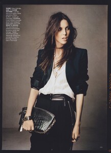 Taking_Roy_US_Vogue_July_2011_04.thumb.jpg.4b8cb26b238eec549c865fe440844b2b.jpg