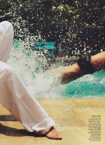 Testino_US_Vogue_April_2011_06.thumb.jpg.667b0f13b51a4ba83defc9b137db520d.jpg