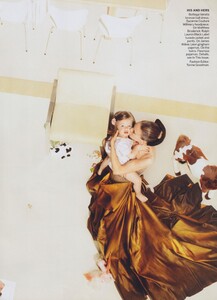 Testino_US_Vogue_August_2011_02.thumb.jpg.50d139a93860227d5ceb38bda8d57b55.jpg