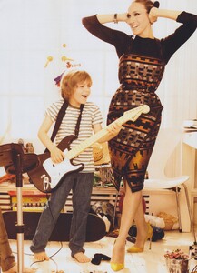 Testino_US_Vogue_August_2011_06.thumb.jpg.23a0a47d22bb1d462d5cf0bfdb49d98e.jpg