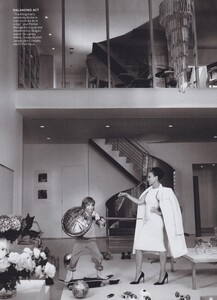 Testino_US_Vogue_August_2011_08.thumb.jpg.3a0d4b7e1980eda0d5f33f76f029f39f.jpg