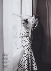 Testino_US_Vogue_August_2011_11.thumb.jpg.f78e18f1aebb82de213d33f1df308f1e.jpg