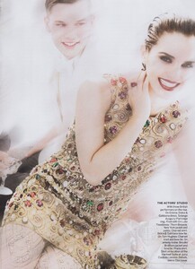 Testino_US_Vogue_July_2011_06.thumb.jpg.e8c7b3d1ff492a5af42af7ef850f36a9.jpg