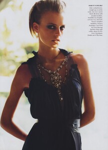 Testino_US_Vogue_March_2003_03.thumb.jpg.0d8f9e42c7717fb142e5439cb2638f43.jpg