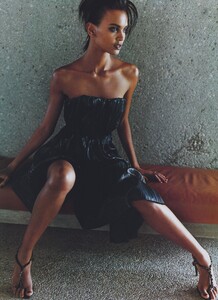 Testino_US_Vogue_March_2003_13.thumb.jpg.f36dbaeed2c7c24a9795eb728727b3c3.jpg