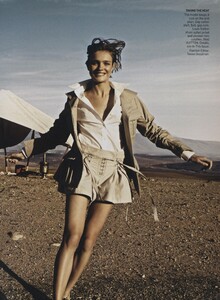 Testino_US_Vogue_March_2007_02.thumb.jpg.521e68b9aa5987bae1cbd9ad384e62f1.jpg