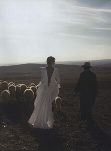 Testino_US_Vogue_March_2007_18.thumb.jpg.799710e38d139b0fe8e4107ed13fe07b.jpg