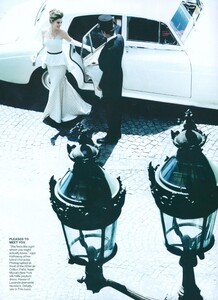 Testino_US_Vogue_November_2010_03.thumb.jpg.e038dc95bf5ba5eb21d963cde0d5be4f.jpg