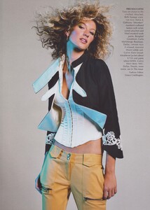 Thompson_US_Vogue_March_2002_02.thumb.jpg.0067e6f1f492460af5811dea9675e598.jpg
