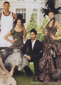 Town_Meisel_US_Vogue_September_2010_05.thumb.jpg.90975c4e569e1bded4bbb1a774adddd3.jpg