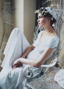 White_Meisel_US_Vogue_March_2002_05.thumb.jpg.18635f496bac3d90cbd48d70a02fc62c.jpg