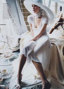 White_Meisel_US_Vogue_March_2002_07.thumb.jpg.0919f74f9ef53dac3ceef4c3e4e41cc5.jpg