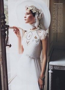 White_Meisel_US_Vogue_March_2002_09.thumb.jpg.39ab4305247dd6ae2d112a6db3b45827.jpg