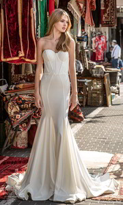 adam-zohar-2021-lago-bridal-strapless-sweetheart-neckline-corset-bodice-clean-minimalist-fit-flare-mermaid-wedding-d.jpg