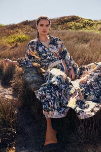 alemais_leandra_shirt_campaign_4837fb77-47d0-426f-bd91-f6f1fd26839d.jpg