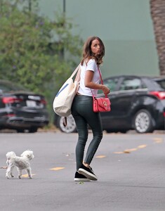 ana_de_armas_looking_amazing_(1).jpg