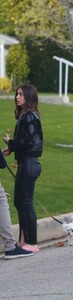 ana_de_armas_out_for_a_walk__(15).jpg