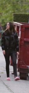 ana_de_armas_out_for_a_walk__(21).jpg