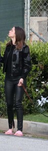 ana_de_armas_out_for_a_walk__(9).jpg